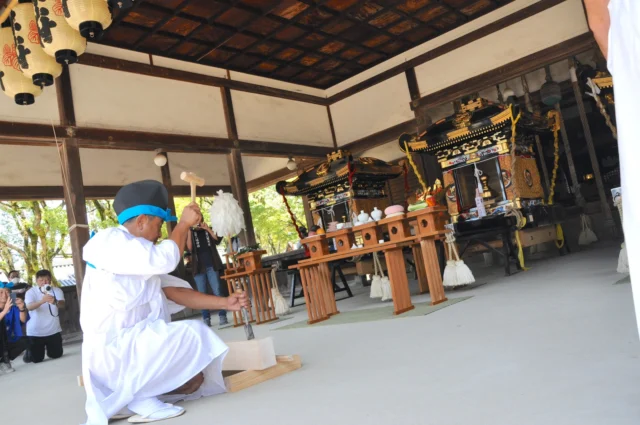 松原八幡神社で神輿修復の鑿入祭が行われました。
#灘のけんか祭り　#神輿合わせ　#秋祭り　#播州　#練番
https://www.h-jihou.jp/culture_history/7540/